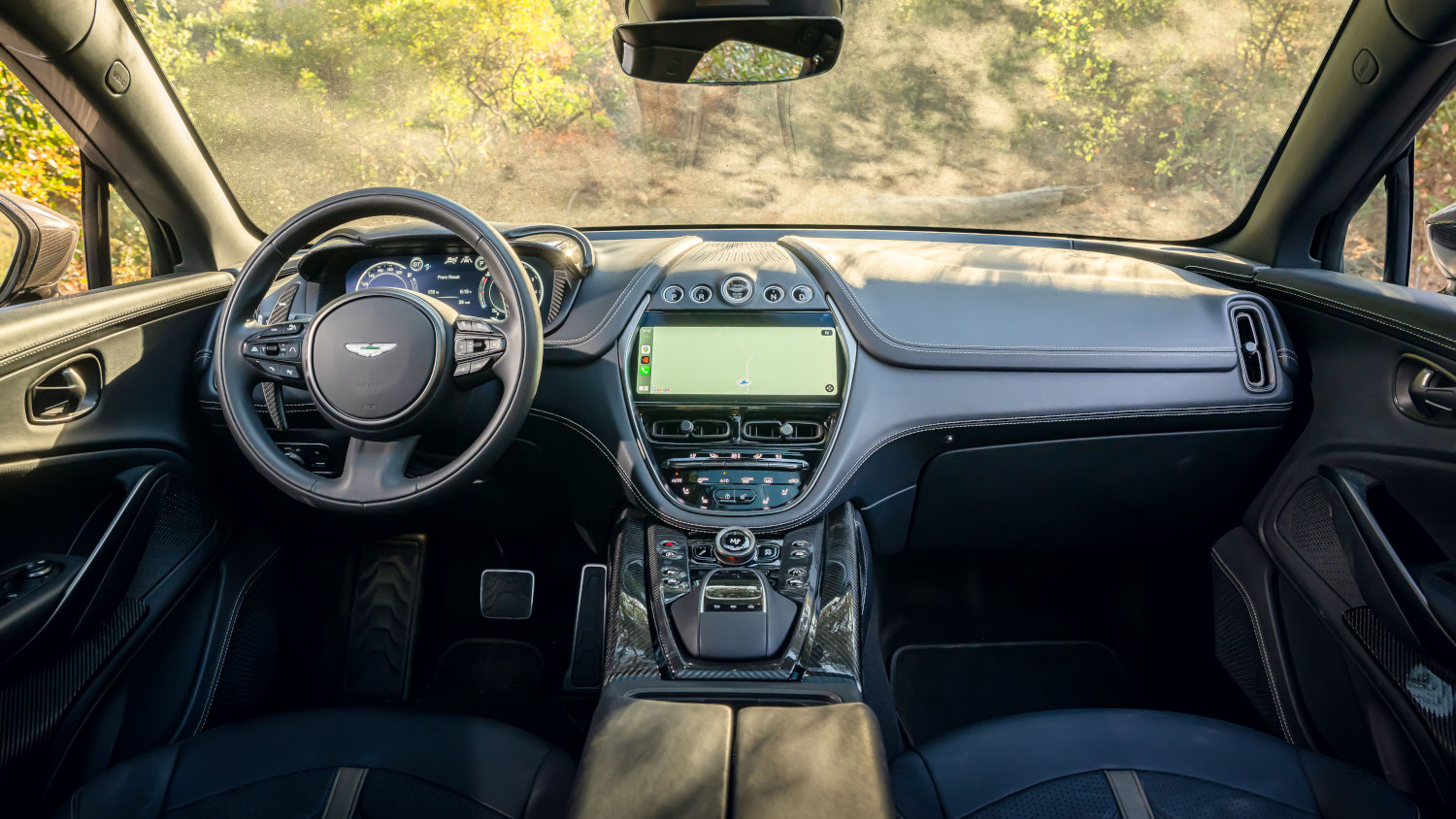 Comparison Aston Martin DBX 707 2023 Vs Land Rover Discovery 